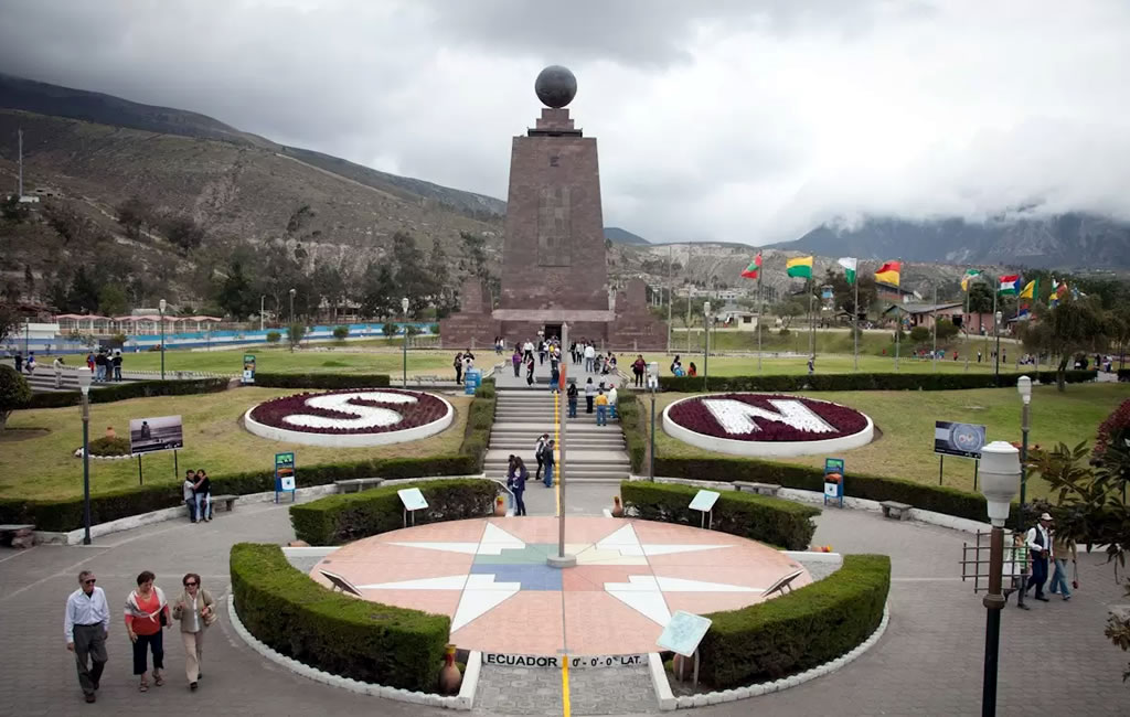 Ciudad antigua de Quito + Medio del mundo